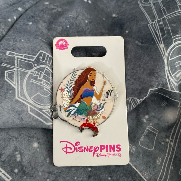 Disney Princess Little Mermaid Ariel Trading Pin 2023 Live Action Movie BNWT - Picture 1 of 1